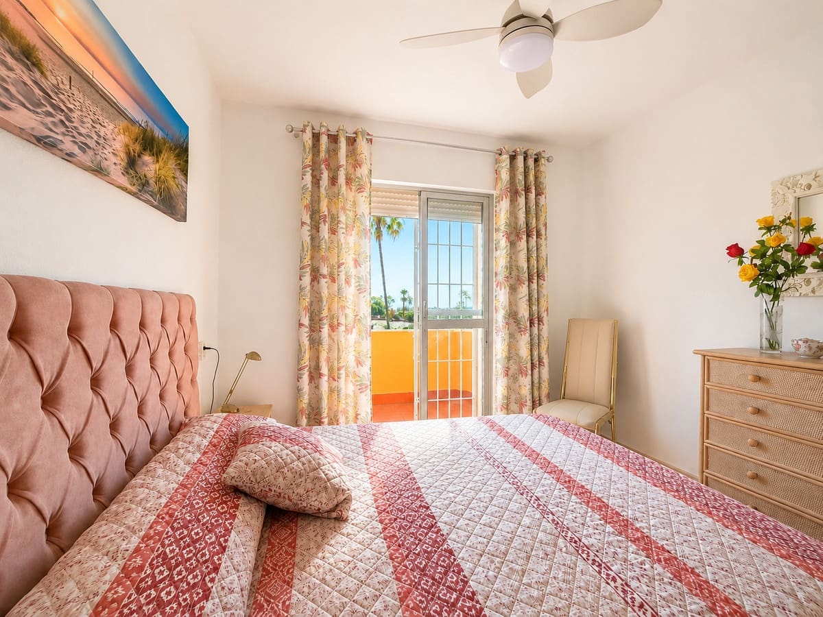 3 bedroom Townhouse for sale in Estepona with pool - € 460,000 (Ref: 10009291)