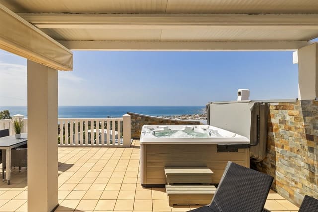 2 slaapkamer Penthouse te koop in Benalmádena met zwembad garage - € 525.000 (Ref: 10009293)