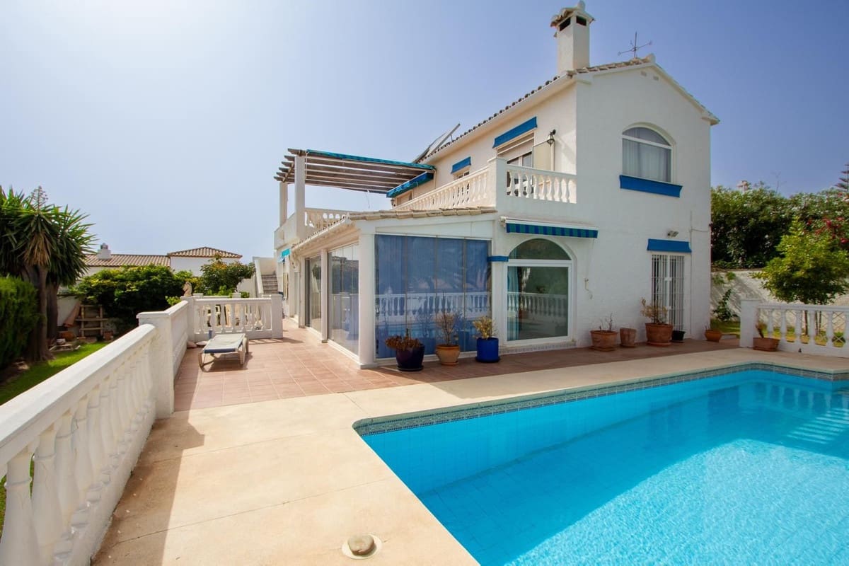 5 bedroom Villa for sale in Mijas Costa with pool garage - € 1,050,000 (Ref: 10011657)