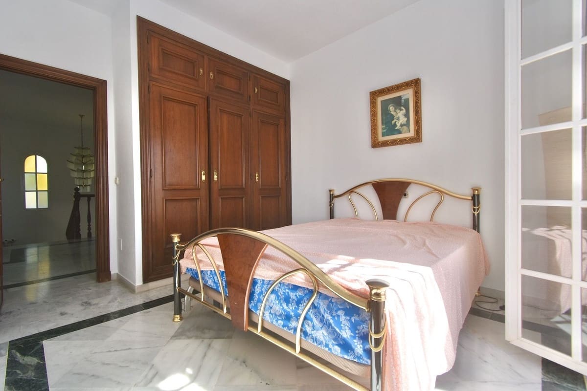 5 chambre Villa/Maison à vendre à La Cala de Mijas avec piscine garage - 1 230 000 € (Ref: 10011757)