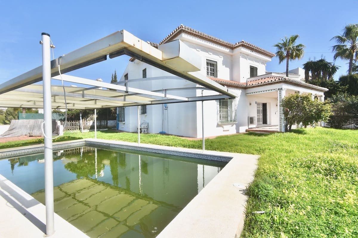 5 chambre Villa/Maison à vendre à La Cala de Mijas avec piscine garage - 1 230 000 € (Ref: 10011757)