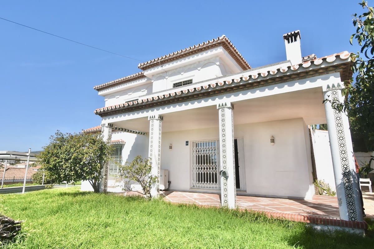 5 chambre Villa/Maison à vendre à La Cala de Mijas avec piscine garage - 1 230 000 € (Ref: 10011757)