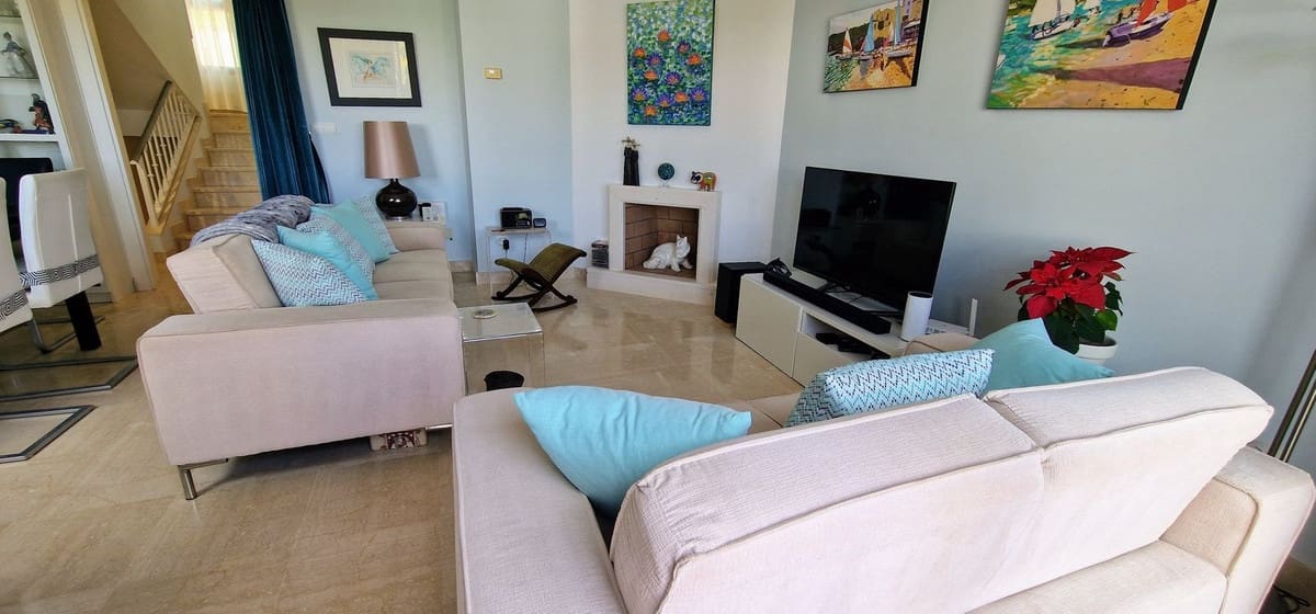 3 bedroom Townhouse for sale in Marbella with pool - € 550,000 (Ref: 10013897)