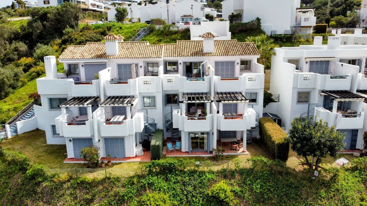 3 bedroom Townhouse for sale in Marbella with pool - € 550,000 (Ref: 10013897)