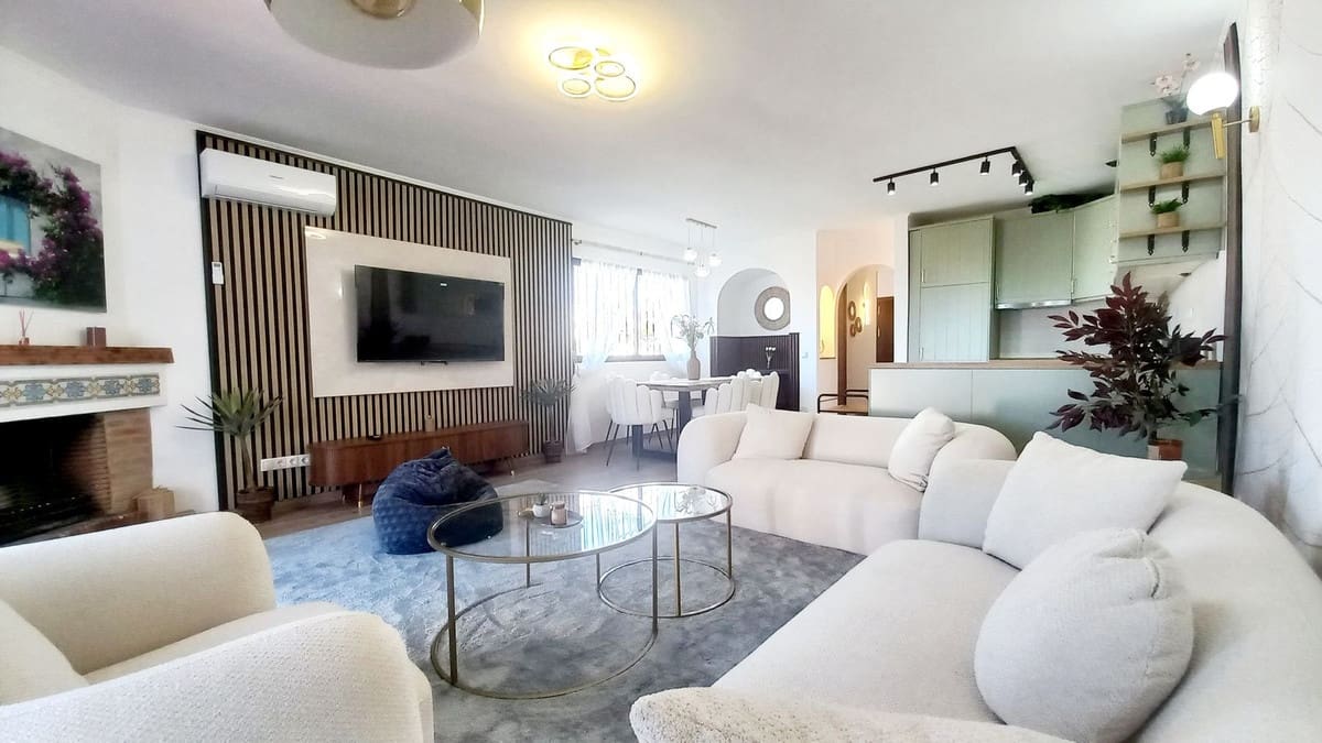4 bedroom Townhouse for sale in Calahonda with pool garage - € 649,000 (Ref: 10013906)
