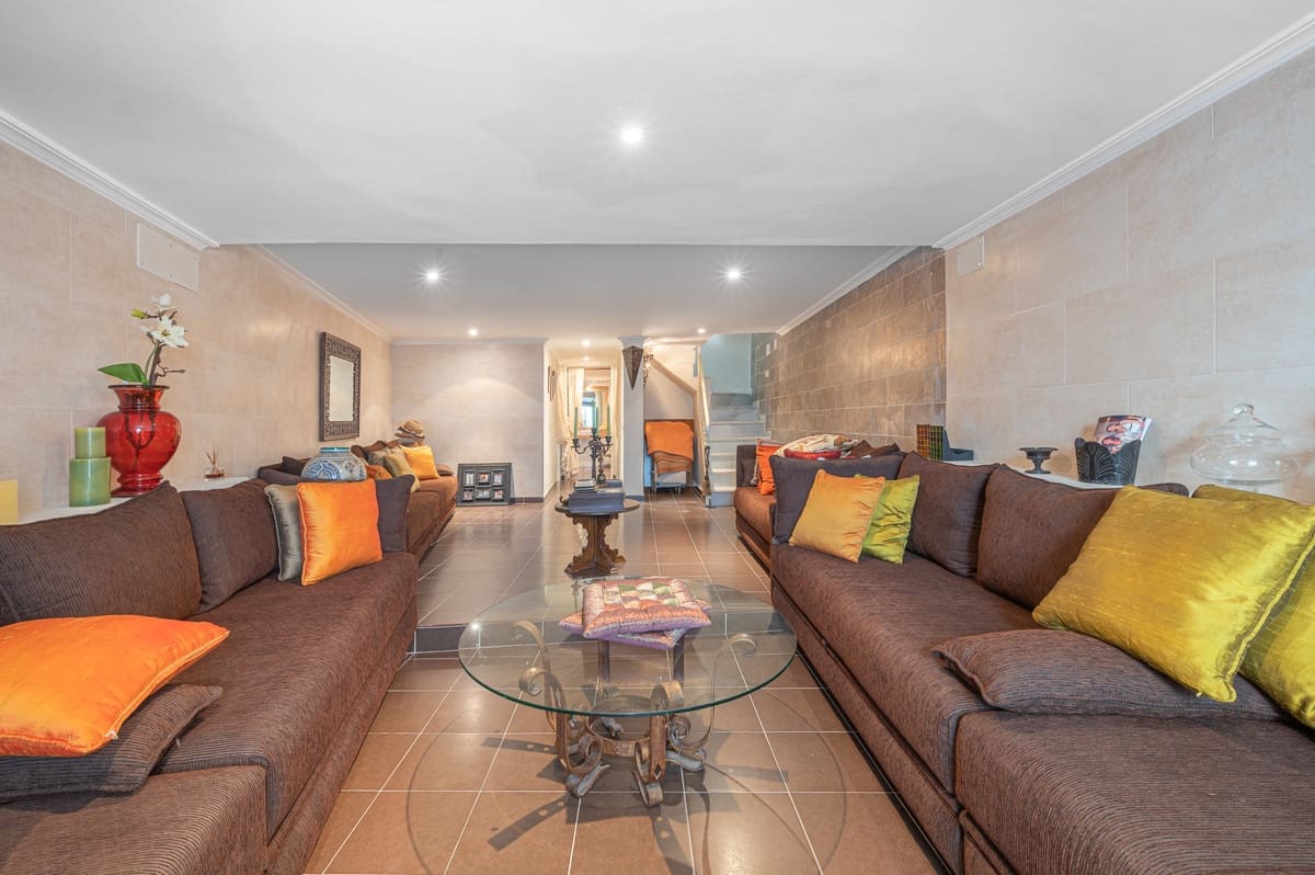 3 slaapkamer Huis te koop in New Golden Mile met zwembad - € 680.000 (Ref: 10013921)