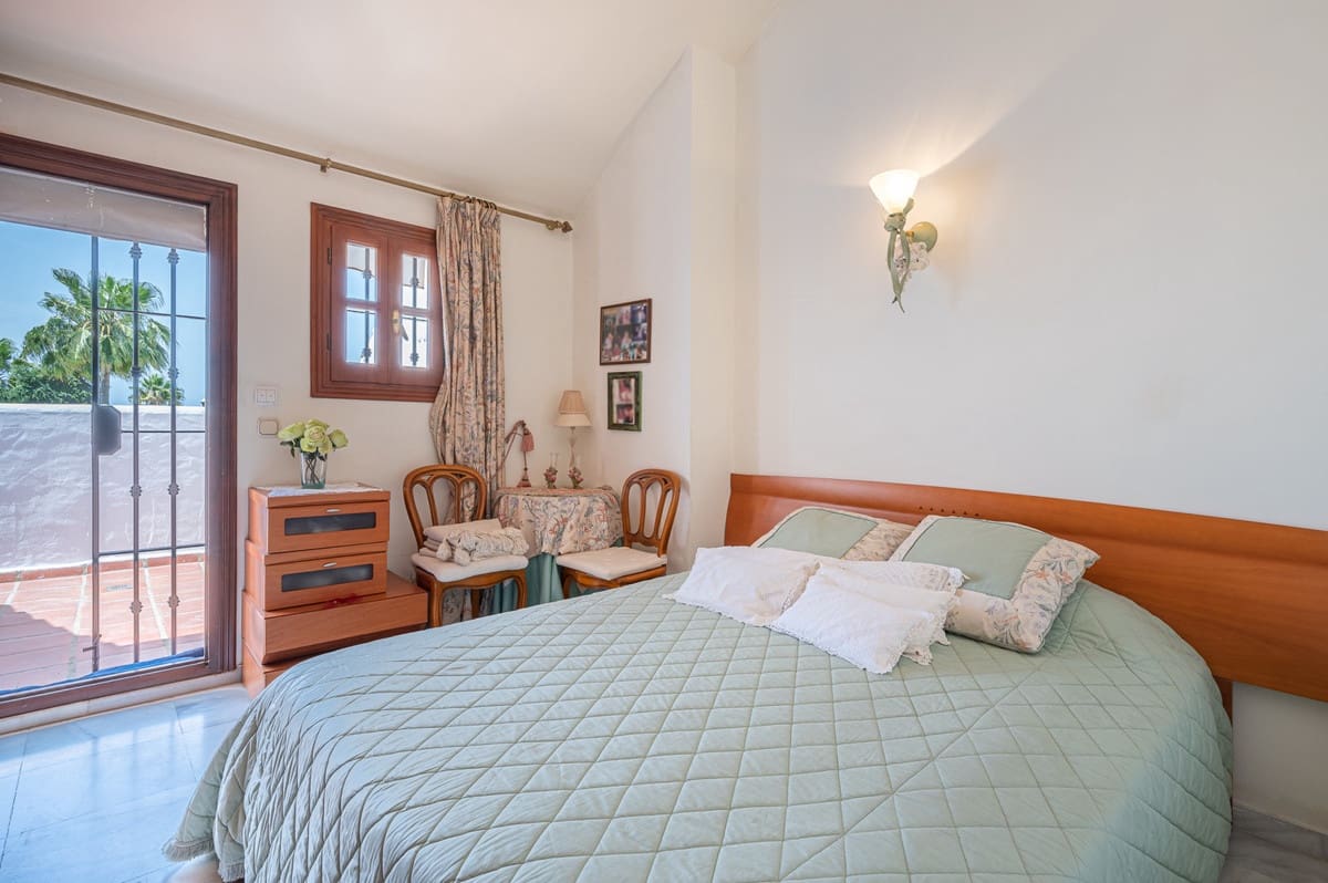 3 slaapkamer Huis te koop in New Golden Mile met zwembad - € 680.000 (Ref: 10013921)