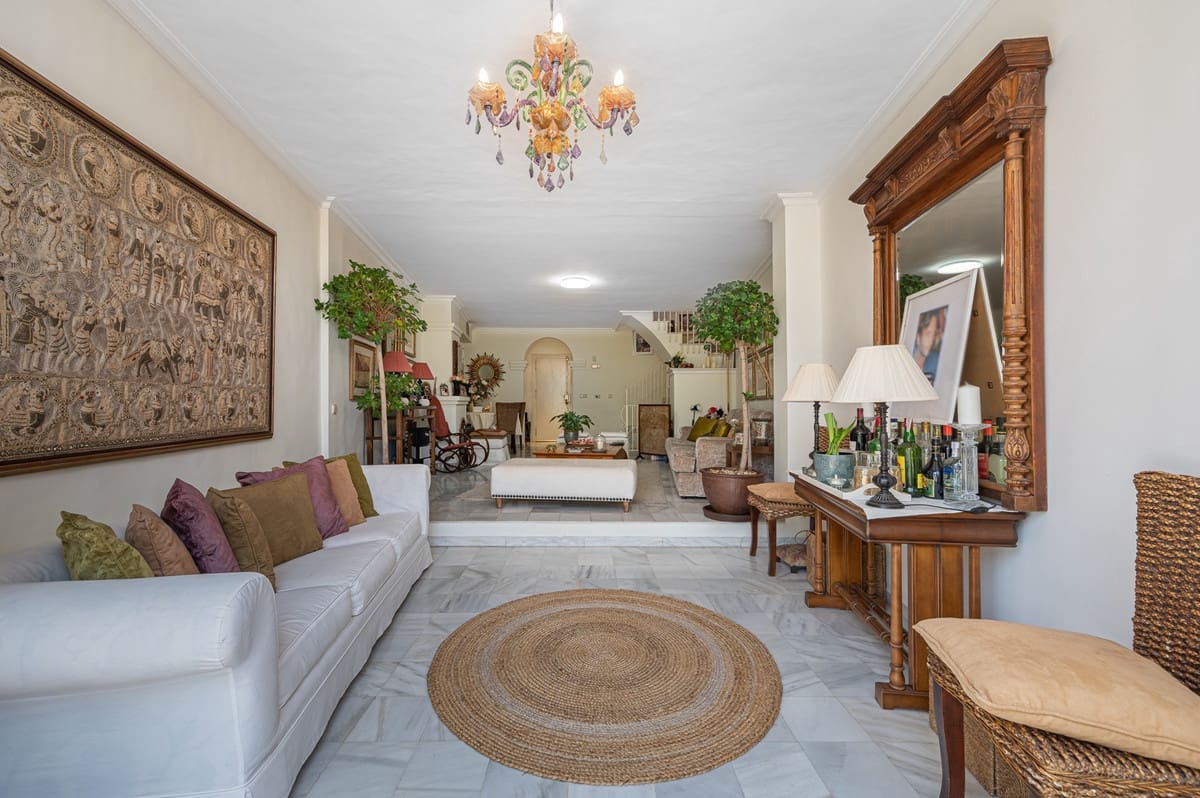 3 slaapkamer Huis te koop in New Golden Mile met zwembad - € 680.000 (Ref: 10013921)