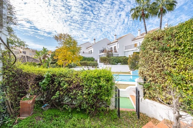 3 soverom Hus til salgs i New Golden Mile, Estepona med svømmebasseng - € 680 000 (Ref: 10013921)