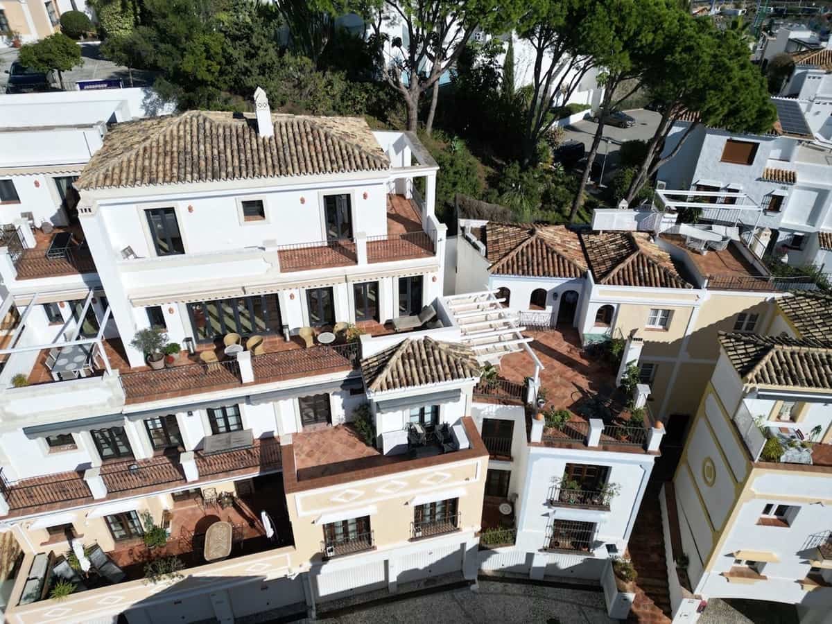 3 bedroom Townhouse for sale in La Heredia with pool garage - € 695,000 (Ref: 10015800)