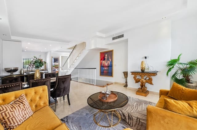 Casa de 3 habitaciones en Nueva Andalucia, Marbella en venta con piscina - 825.000 € (Ref: 10015802)
