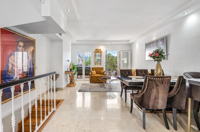 Casa de 3 habitaciones en Nueva Andalucia, Marbella en venta con piscina - 825.000 € (Ref: 10015802)