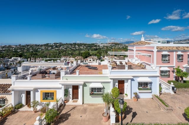 Casa de 3 habitaciones en Nueva Andalucia, Marbella en venta con piscina - 825.000 € (Ref: 10015802)