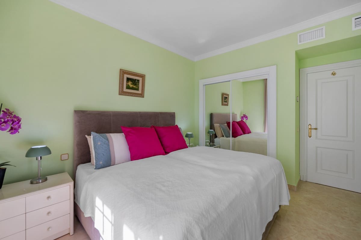 3 soverom Hus til salgs i Nueva Andalucia med svømmebasseng garasje - € 826 000 (Ref: 10015818)