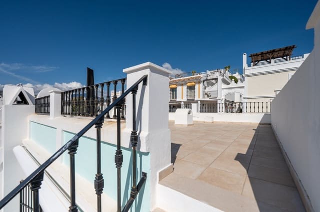 3 soverom Hus til salgs i Nueva Andalucia, Marbella med svømmebasseng garasje - € 826 000 (Ref: 10015818)