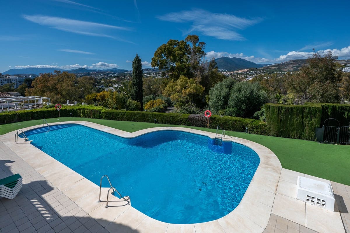 3 soverom Hus til salgs i Nueva Andalucia med svømmebasseng garasje - € 826 000 (Ref: 10015818)
