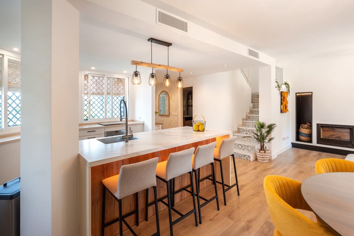 4 sovrum Hus till salu i Nueva Andalucia med pool garage - 649 000 € (Ref: 10017745)