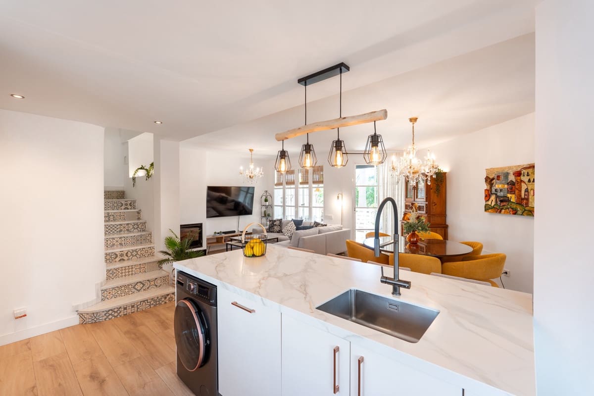 4 sovrum Hus till salu i Nueva Andalucia med pool garage - 649 000 € (Ref: 10017745)