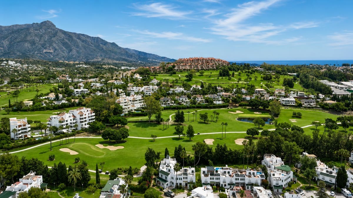 4 sovrum Hus till salu i Nueva Andalucia med pool garage - 649 000 € (Ref: 10017745)