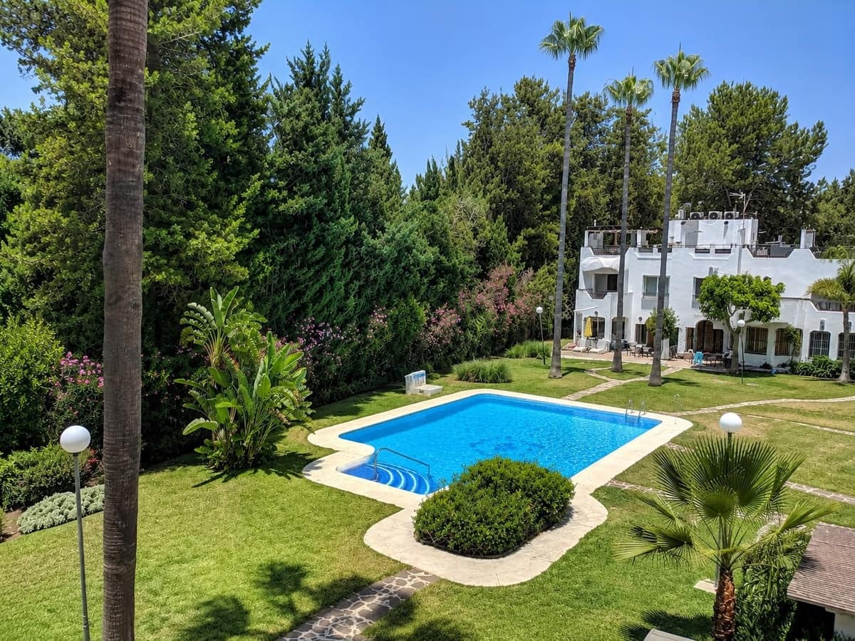 4 sovrum Hus till salu i Nueva Andalucia med pool garage - 649 000 € (Ref: 10017745)
