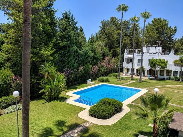 4 sypialnia Dom na sprzedaż w Nueva Andalucia, Marbella z basenem garażem - 649 000 € (Ref: 10017745)