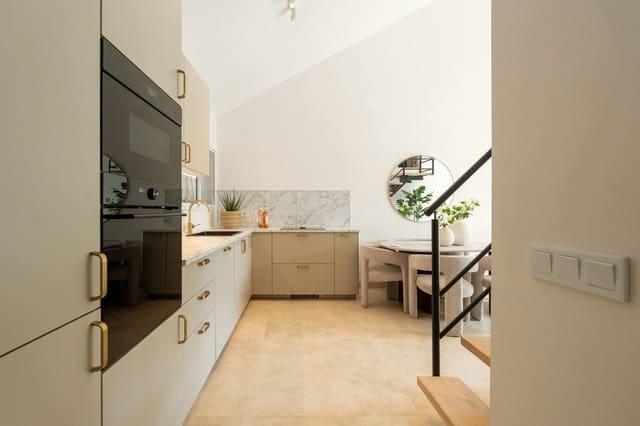 3 chambre Penthouse à vendre à Nueva Andalucia, Marbella avec piscine - 695 000 € (Ref: 10025968)
