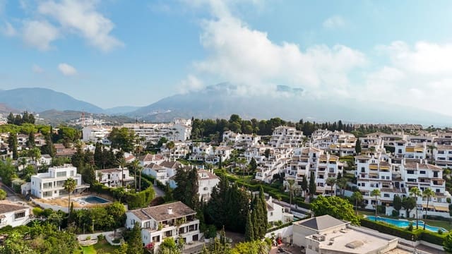 3 chambre Penthouse à vendre à Nueva Andalucia, Marbella avec piscine - 695 000 € (Ref: 10025968)