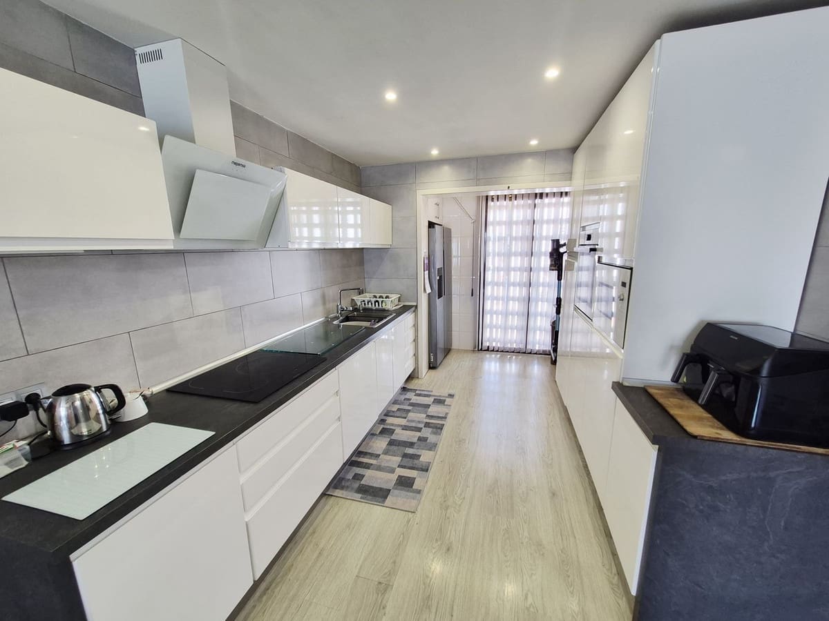 3 sypialnia Dom na sprzedaż w La Cala de Mijas z basenem garażem - 699 000 € (Ref: 10025982)
