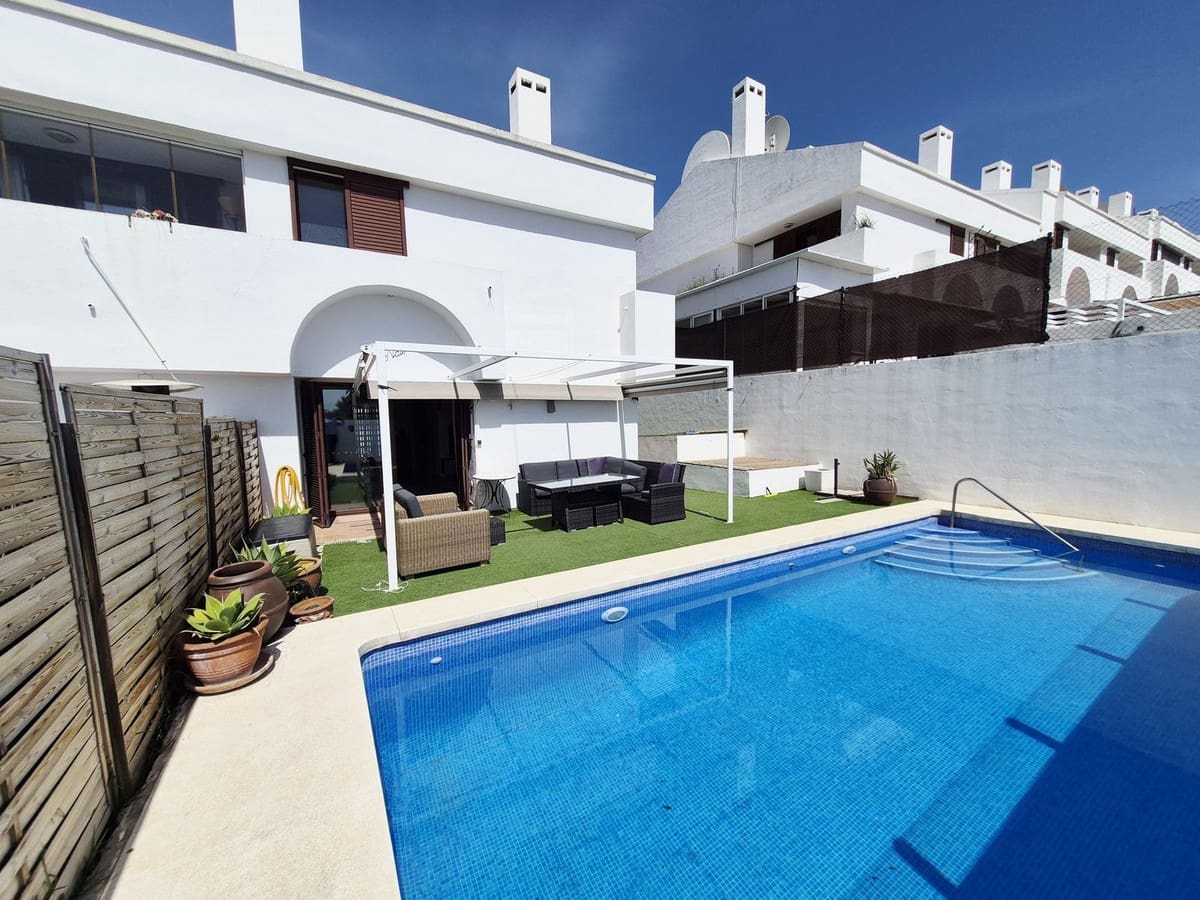 3 sypialnia Dom na sprzedaż w La Cala de Mijas z basenem garażem - 699 000 € (Ref: 10025982)