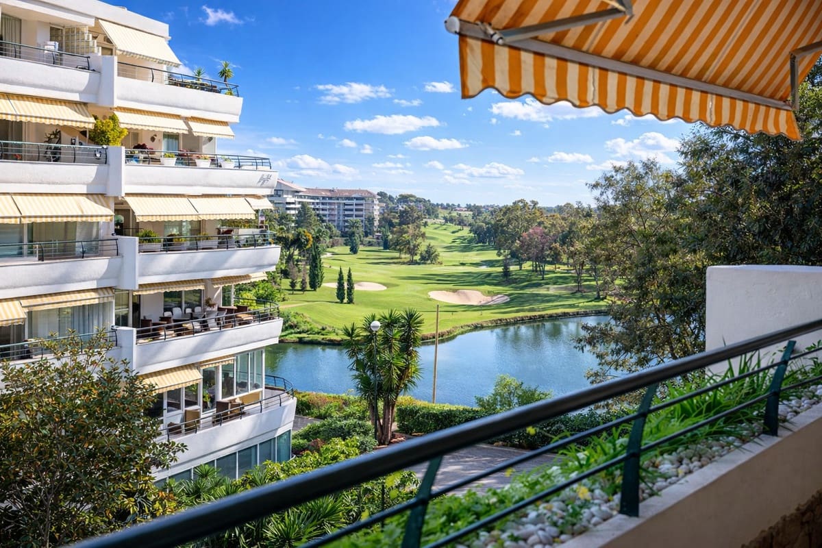 2 bedroom Apartment for sale in Guadalmina with pool garage - € 450,000 (Ref: 10028944)