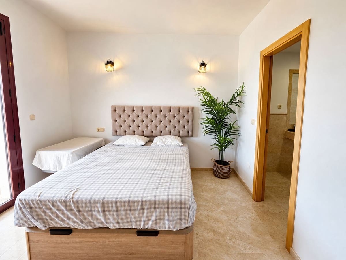 3 bedroom Townhouse for sale in Casares with garage - € 450,000 (Ref: 10029511)