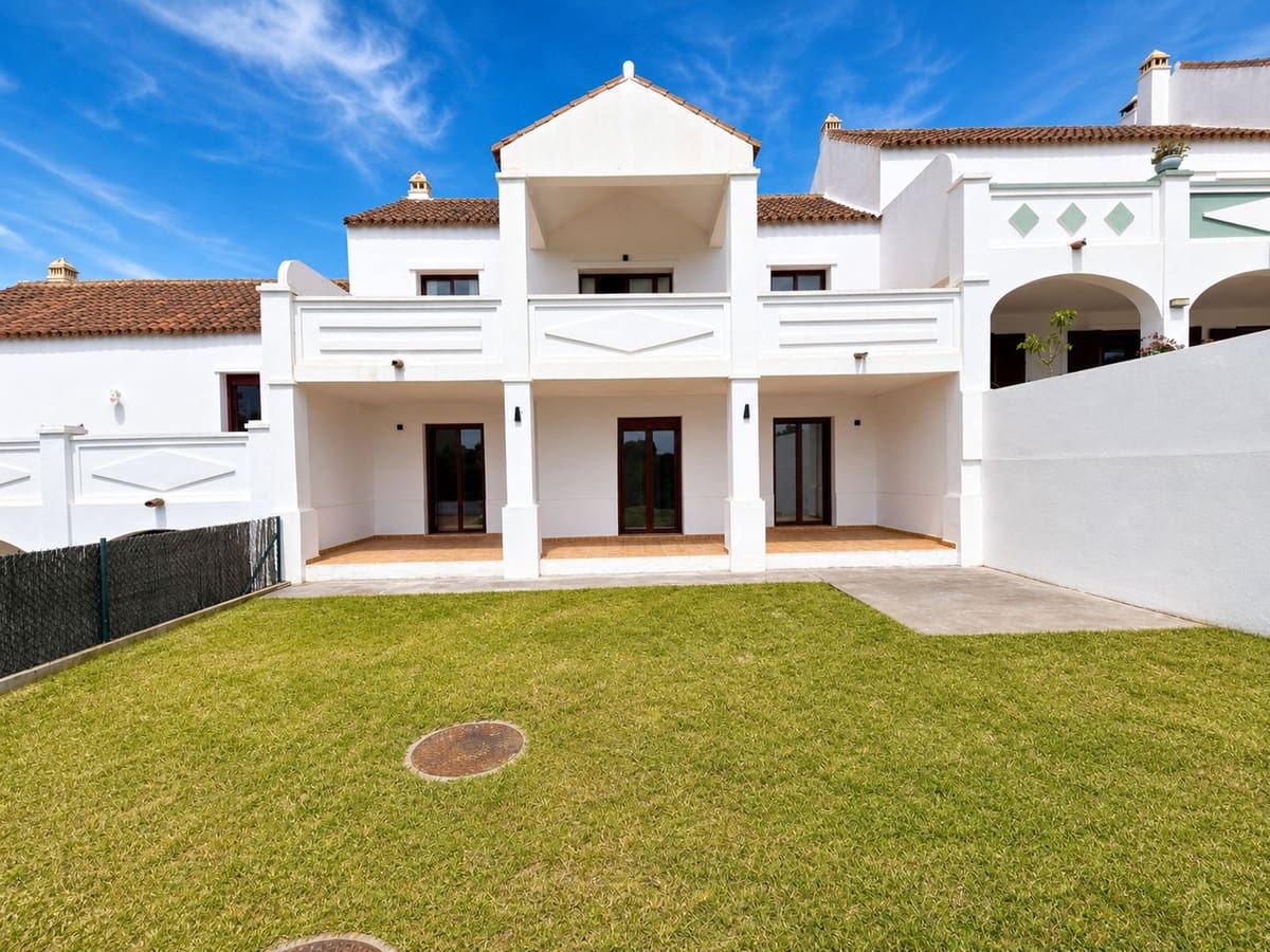 3 bedroom Townhouse for sale in Casares with garage - € 450,000 (Ref: 10029511)