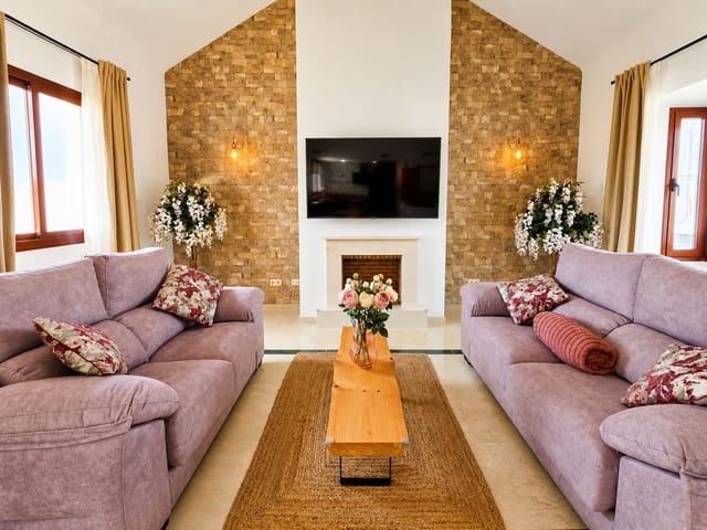3 bedroom Townhouse for sale in Casares with garage - € 450,000 (Ref: 10029511)