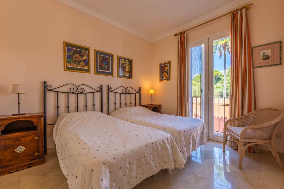 2 quarto Apartamento para venda em Casares com piscina garagem - 650 000 € (Ref: 10029558)