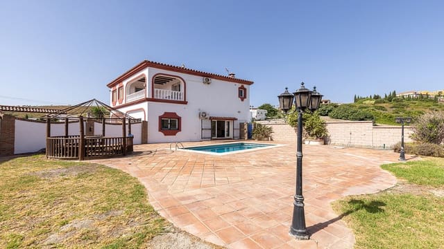 4 quarto Moradia para venda em Manilva com piscina garagem - 850 000 € (Ref: 10029669)