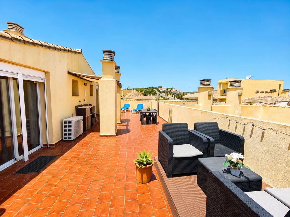 2 chambre Penthouse à vendre à La Duquesa / Puerto de la Duquesa avec piscine garage - 260 000 € (Ref: 10029670)