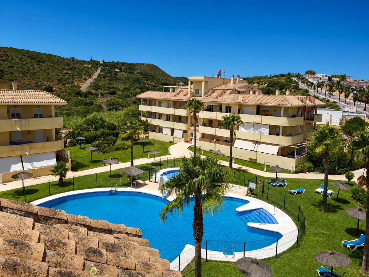 2 chambre Penthouse à vendre à La Duquesa / Puerto de la Duquesa avec piscine garage - 260 000 € (Ref: 10029670)