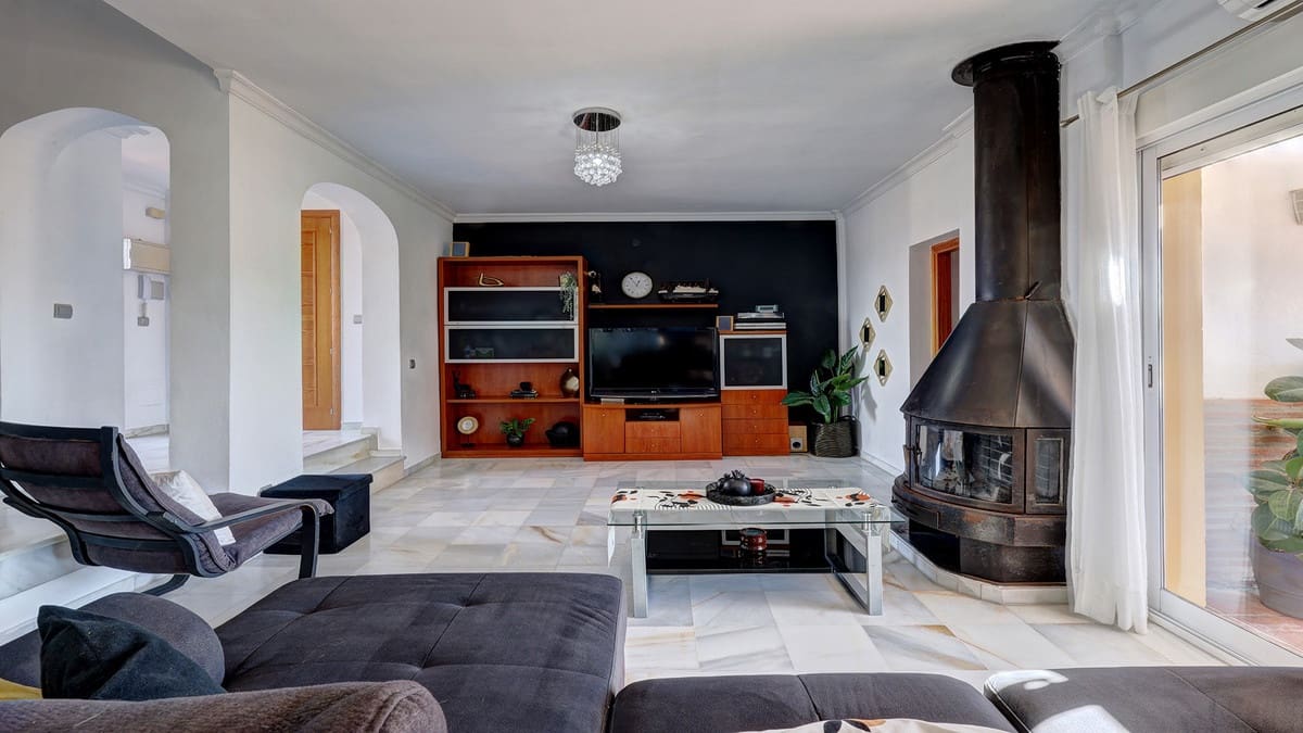 3 soverom Hus til salgs i Manilva med svømmebasseng garasje - € 399 000 (Ref: 10029694)