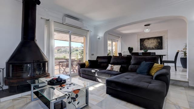 3 soverom Hus til salgs i Manilva med svømmebasseng garasje - € 399 000 (Ref: 10029694)