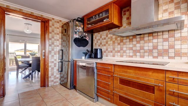 3 soverom Hus til salgs i Manilva med svømmebasseng garasje - € 399 000 (Ref: 10029694)