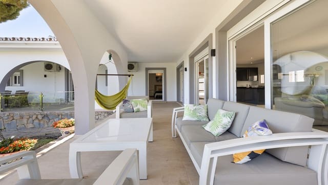 4 camera da letto Villa in vendita in Manilva con piscina garage - 1.100.000 € (Rif: 10030195)