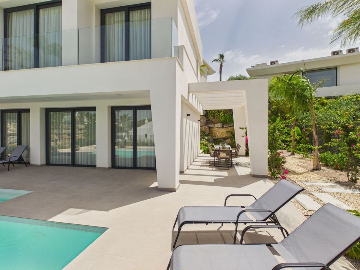 4 quarto Moradia para venda em La Duquesa / Puerto de la Duquesa com piscina garagem - 1 150 000 € (Ref: 10030196)