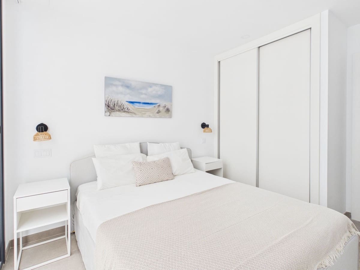 4 quarto Moradia para venda em La Duquesa / Puerto de la Duquesa com piscina garagem - 1 150 000 € (Ref: 10030196)