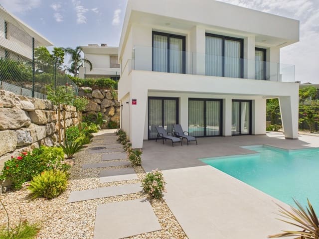 4 quarto Moradia para venda em La Duquesa / Puerto de la Duquesa, Manilva com piscina garagem - 1 150 000 € (Ref: 10030196)
