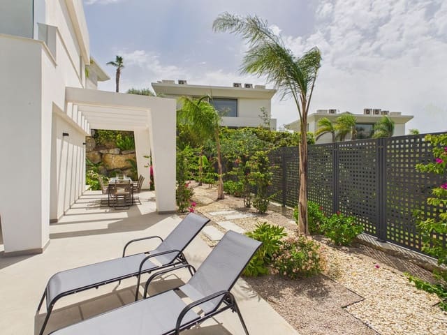 4 quarto Moradia para venda em La Duquesa / Puerto de la Duquesa, Manilva com piscina garagem - 1 150 000 € (Ref: 10030196)