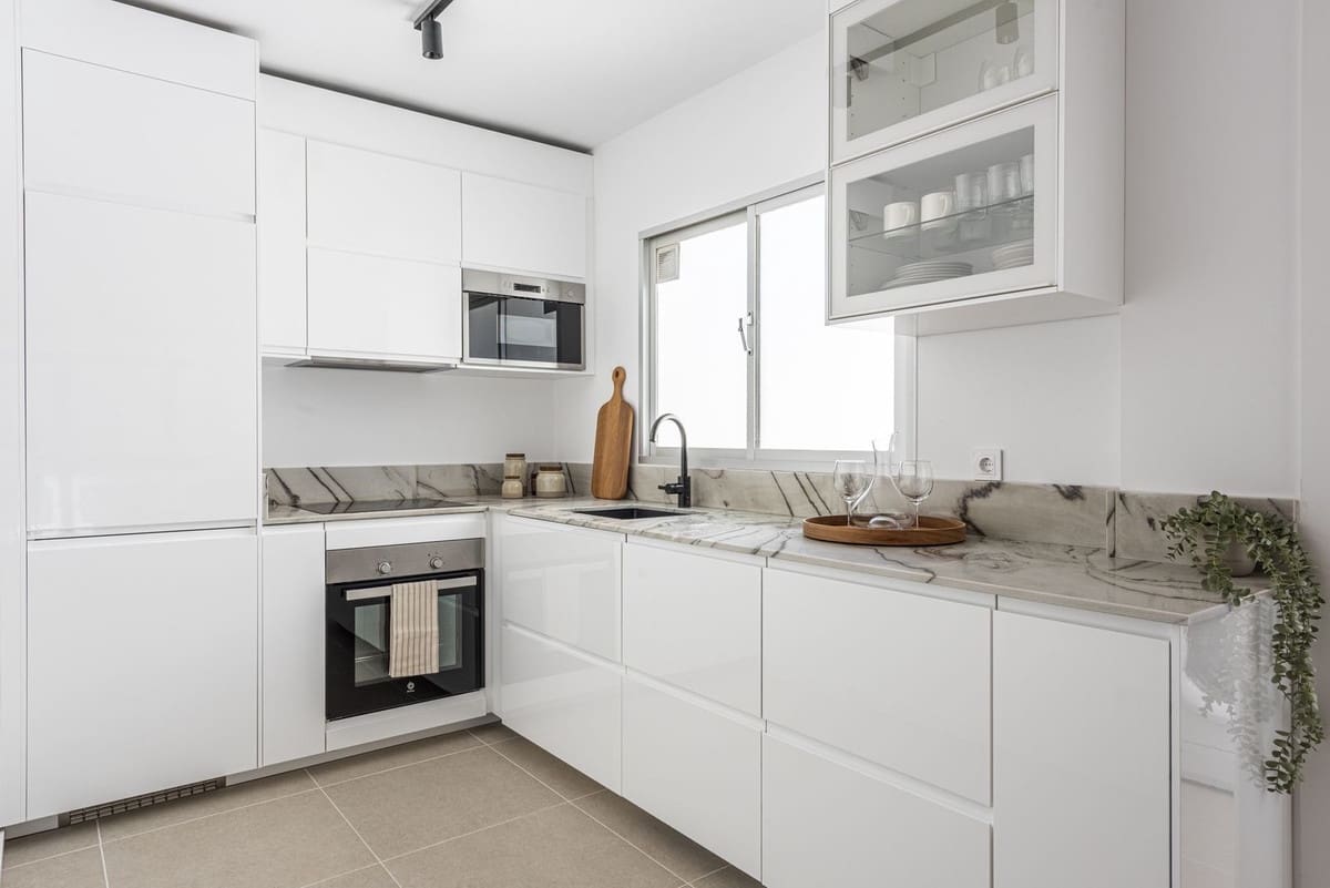 3 soveværelse Lejlighed til salg i Estepona - € 419.000 (Ref: 10030290)