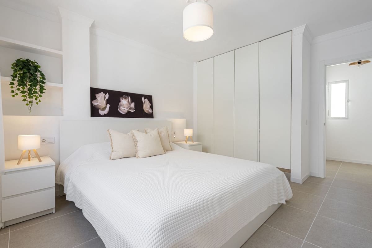 3 soveværelse Lejlighed til salg i Estepona - € 419.000 (Ref: 10030290)