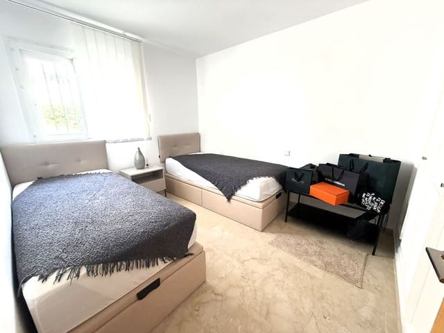 2 bedroom Apartment for sale in El Paraiso, Estepona with pool - € 445,000 (Ref: 10030502)