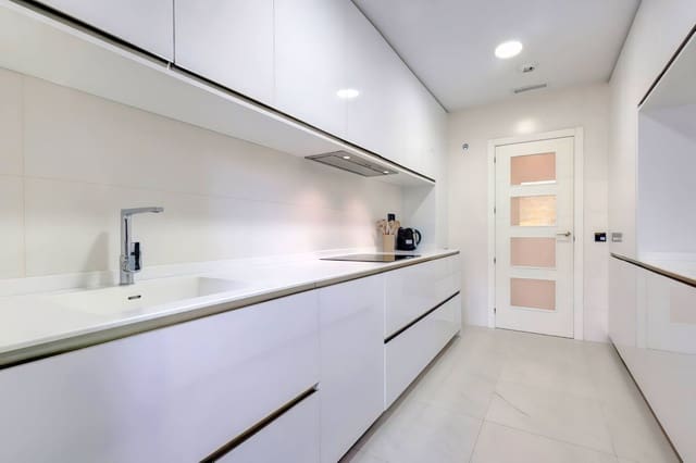 2 sovrum Lägenhet till salu i Estepona med pool garage - 565 000 € (Ref: 10031580)