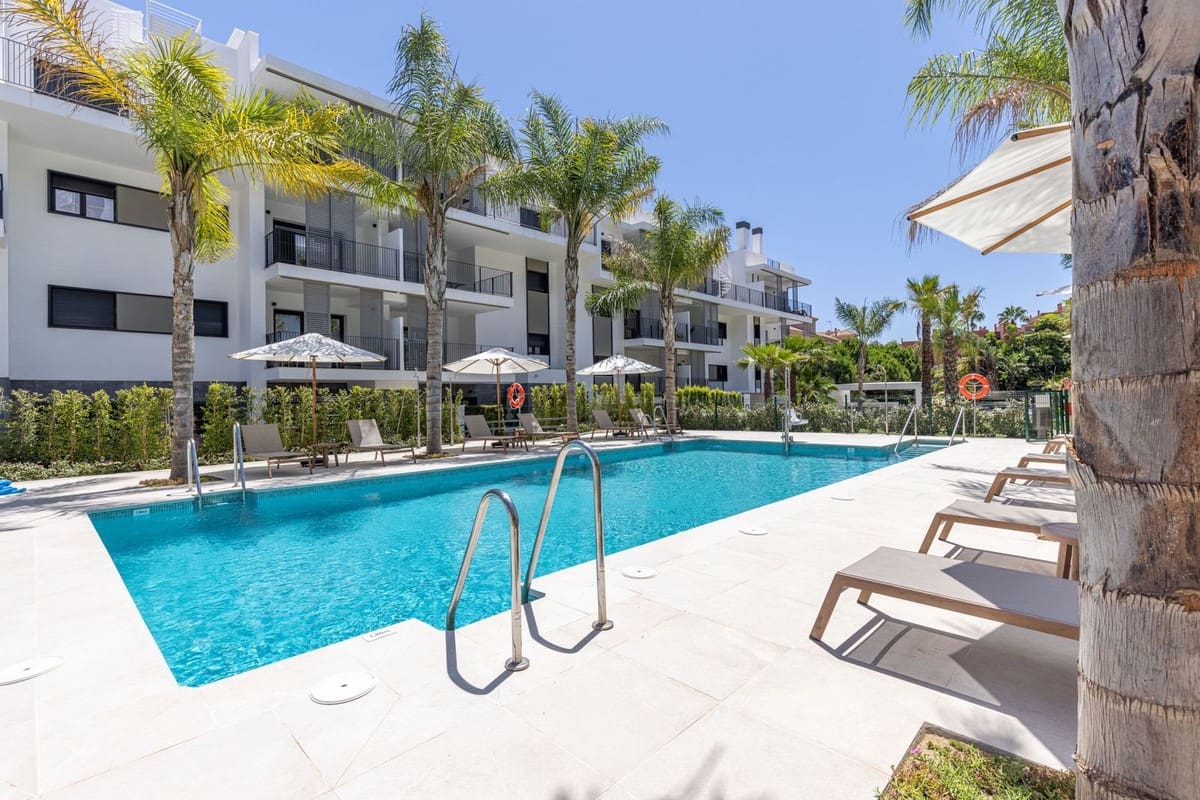 3 chambre Appartement à vendre à Estepona avec piscine garage - 650 000 € (Ref: 10031637)